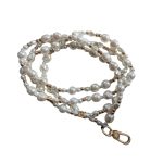 Cadena Larga Perlas Blancas Con Dorado Para Telefono